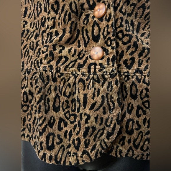 KIKIT JEANS Leopard Blazer with Bell Sleeves and Peplum Hem Size LARGE - Picture 4 of 16